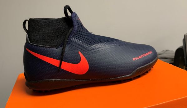 Nike Jr. Phantom Vision Academy Dynamic Fit TF Kids' Artificial-Turf Football Boot
